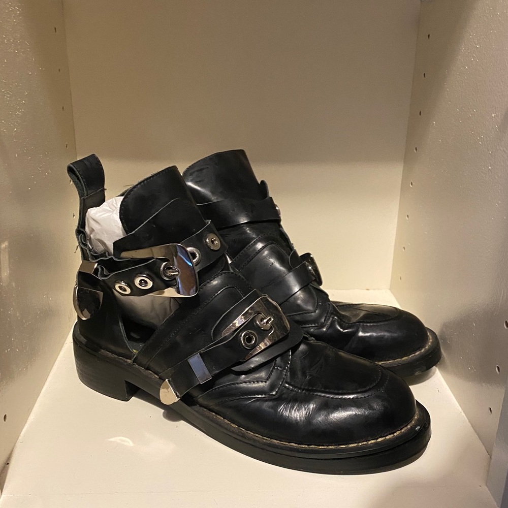 Leather boots silver detail